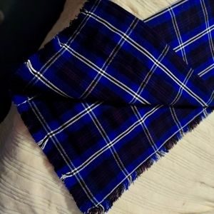 Kilt over shoulder scarf/blanket.